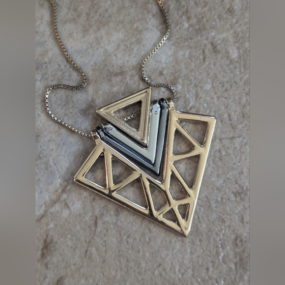 Two-tones Necklace - Picture 3 of 3